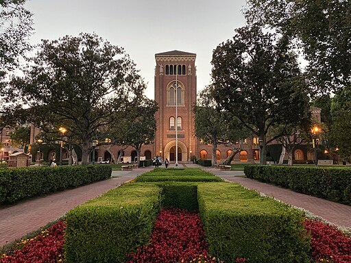 512px-Bovard_Auditorium_at_dusk,_University_of_Southern_California