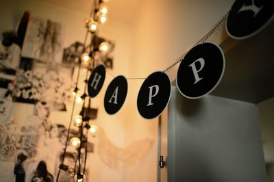 body-word-garland-decoration