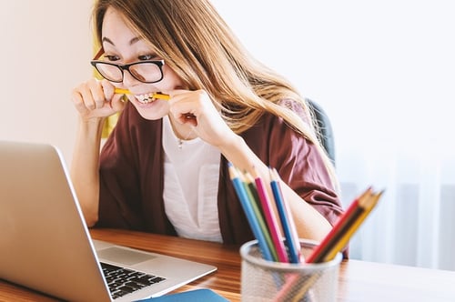 body_student_laptop_chewing_pencil