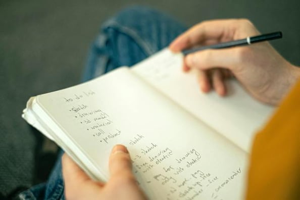 list-pexels-ivan-samkov-cc0