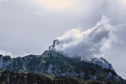 mountain-with-cloud-swaths-874389_640.jpg